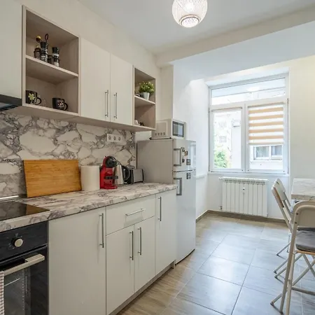Modern Comfort In Sofia's Heart Апартаменты