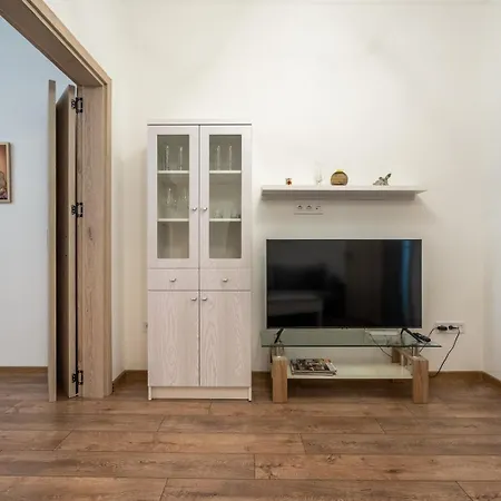 Modern Comfort In Sofia's Heart 소피아